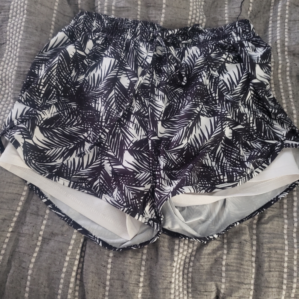 Active wear shorts